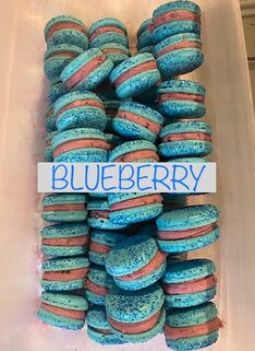 blueberry macarons